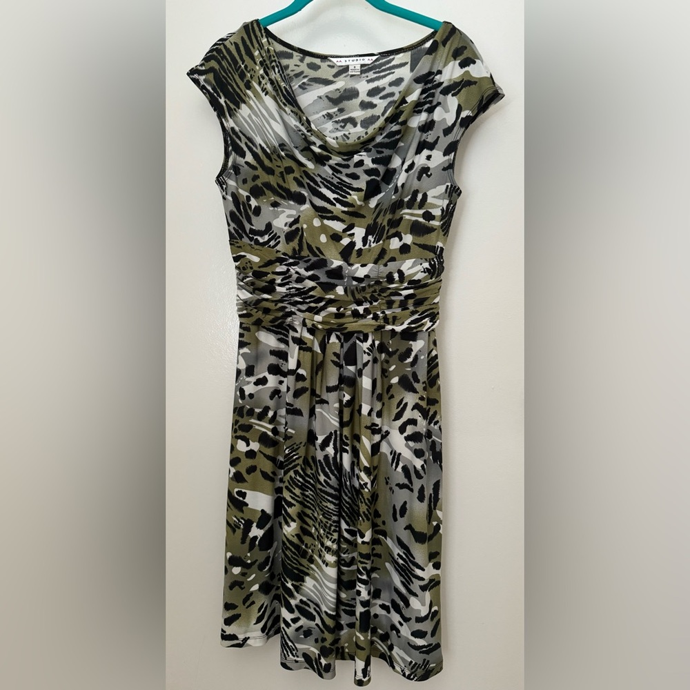 Studio Dress  with pleated collar elastic